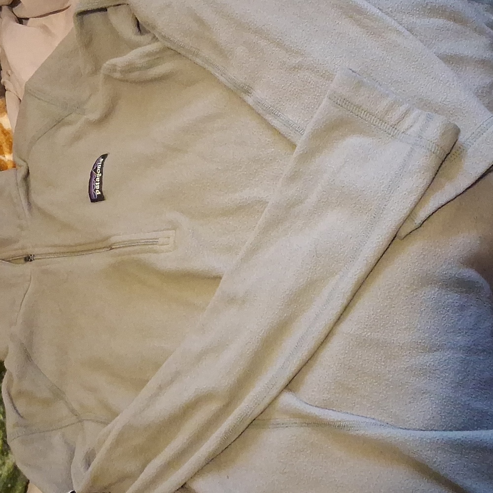 Patagonia Womens 1/4 Zip-Up Microfleece Sweater in Light Gray - Picture 4 of 5